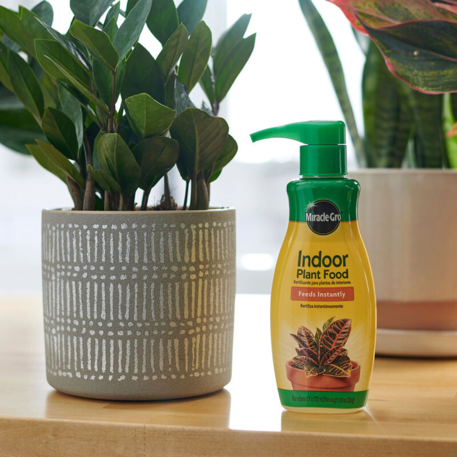indoor plant fertilizer canada Miracle-Gro Indoor Plant Food Liquid 1-1-1 Boosts Growth